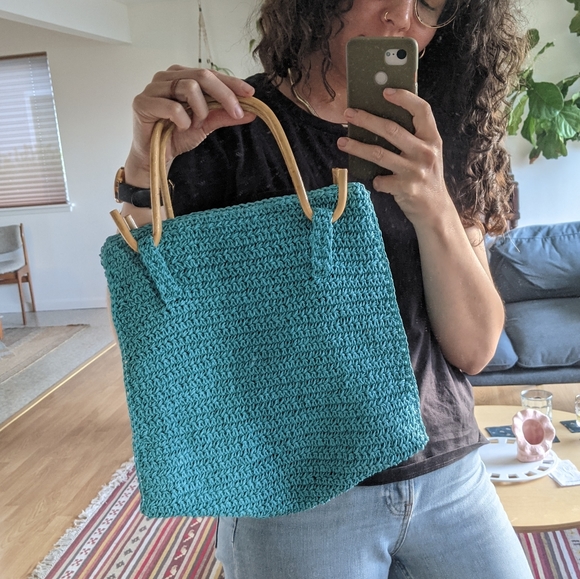 90s Crochet Tote - Picture 1 of 4